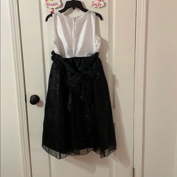 Dress - Picture 3 of 4